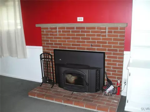 923 Evergreen St, Emmaus, PA 18049 photo 3