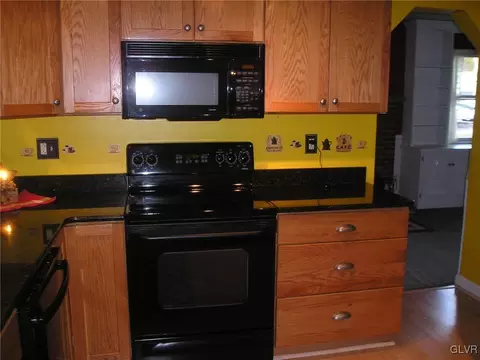 923 Evergreen St, Emmaus, PA 18049 photo 14
