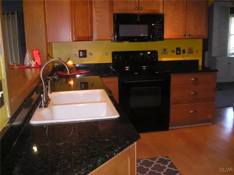 923 Evergreen St, Emmaus, PA 18049 photo 12