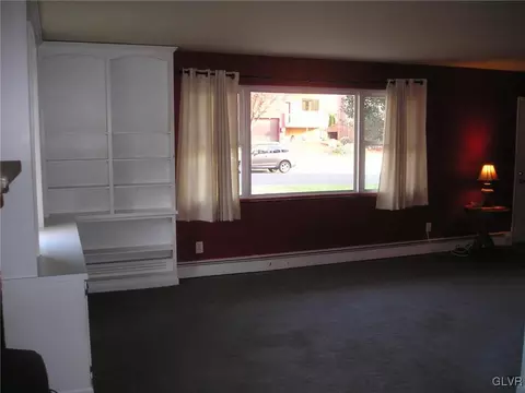 923 Evergreen St, Emmaus, PA 18049 photo 6