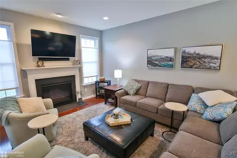 1075 Declaration Dr, Bethlehem, PA 18017 photo 9
