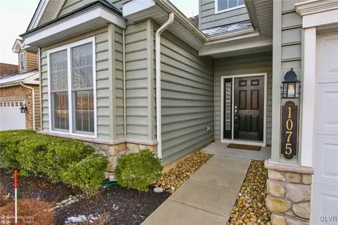 1075 Declaration Dr, Bethlehem, PA 18017 photo 2