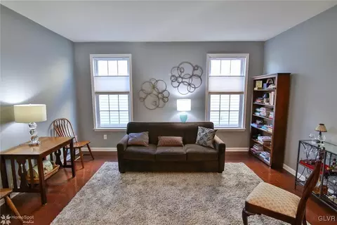 1075 Declaration Dr, Bethlehem, PA 18017 photo 4