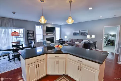 1075 Declaration Dr, Bethlehem, PA 18017 photo 8