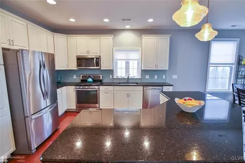 1075 Declaration Dr, Bethlehem, PA 18017 photo 7
