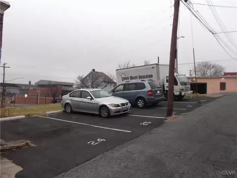 832 Evans St, Bethlehem City, PA 18015 photo 3