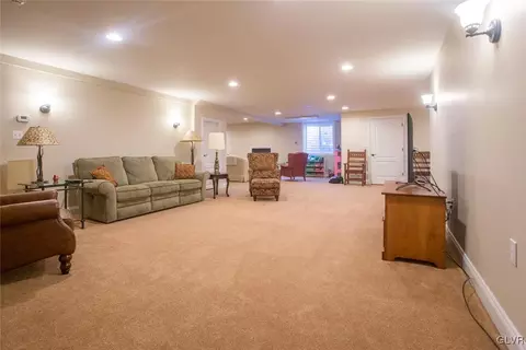 226 E Dell Rd, Bath, PA 18014 photo 23