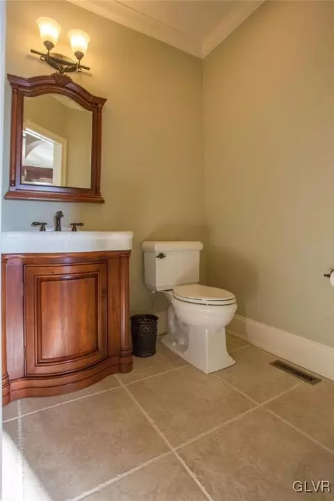 226 E Dell Rd, Bath, PA 18014 photo 22