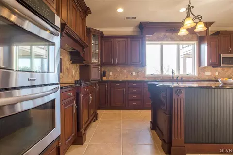 226 E Dell Rd, Bath, PA 18014 photo 9
