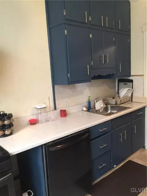 528 4th St, Bethlehem, PA 18015 photo 3