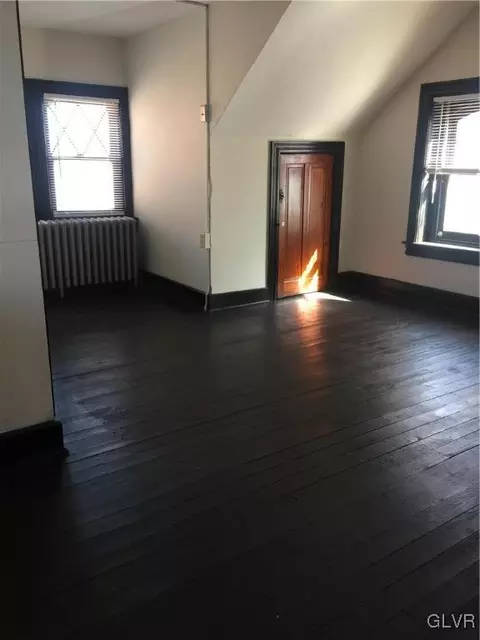 528 4th St, Bethlehem, PA 18015 photo 4