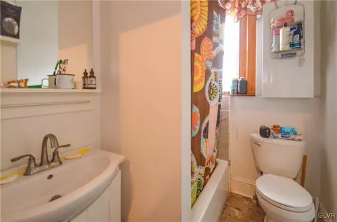 103 Ackerman St, Hellertown, PA 18055 photo 8