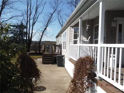 8 Hickory Hills Dr, Bath, PA 18014 photo 11