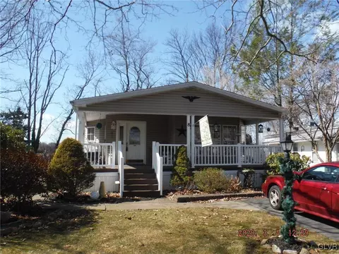 8 Hickory Hills Dr, Bath, PA 18014 photo 1