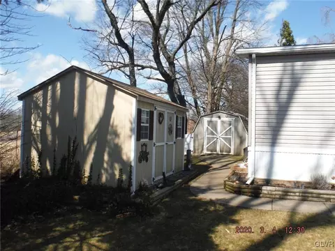 8 Hickory Hills Dr, Bath, PA 18014 photo 12