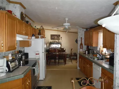 8 Hickory Hills Dr, Bath, PA 18014 photo 8
