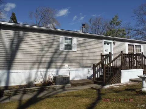 8 Hickory Hills Dr, Bath, PA 18014 photo 13