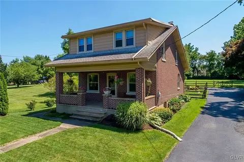 962 E Macada Rd, Bethlehem, PA 18017 photo 1