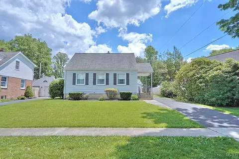 403 Maple Rd, Hellertown, PA 18055 photo 1