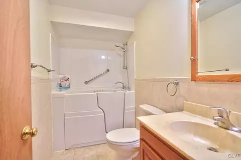403 Maple Rd, Hellertown, PA 18055 photo 16