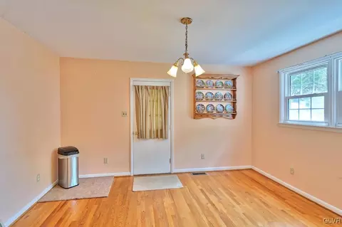 403 Maple Rd, Hellertown, PA 18055 photo 8
