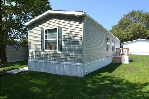 9 Springridge Ct, Bath, PA 18014 photo 3