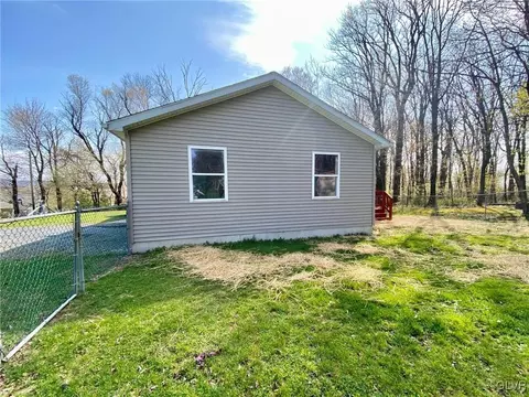 2519 Beacon Rd, Bath, PA 18014 photo 2