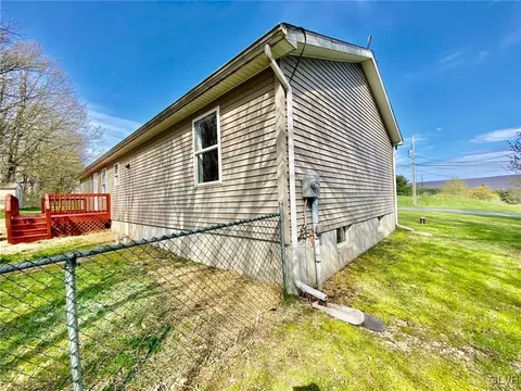 2519 Beacon Rd, Bath, PA 18014 photo 6