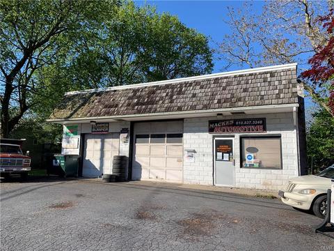 2741 Mountain View Dr, Bath, PA 18014 photo 1