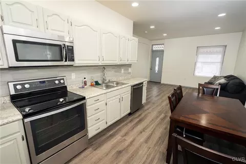 413 Buchanan St, Bethlehem, PA 18015 photo 3