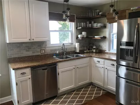 335 E Fairview St, Bethlehem, PA 18018 photo 7
