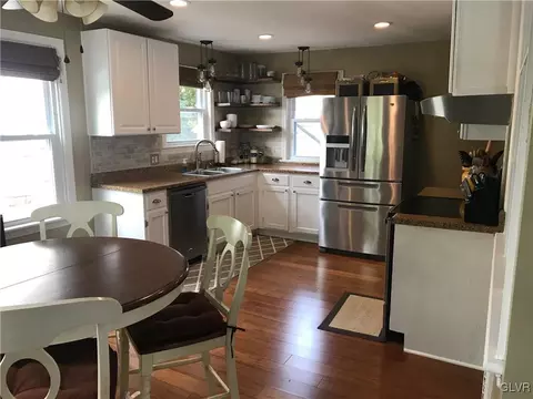 335 E Fairview St, Bethlehem, PA 18018 photo 6
