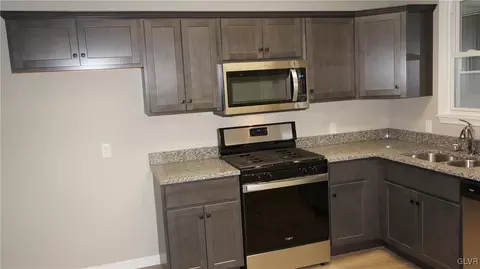 119 E High St, Hellertown, PA 18055 photo 16