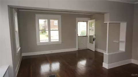 119 E High St, Hellertown, PA 18055 photo 10