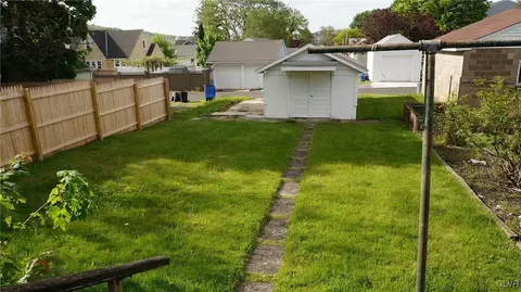 119 E High St, Hellertown, PA 18055 photo 3