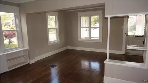 119 E High St, Hellertown, PA 18055 photo 11