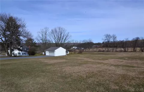 810 N Summit Rd, Moore Twp, PA 18014 photo 3
