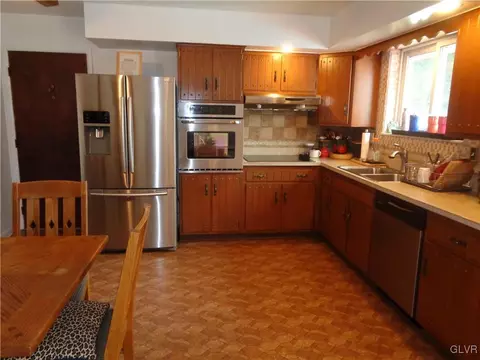 30 E Fairview St, Bethlehem, PA 18018 photo 4