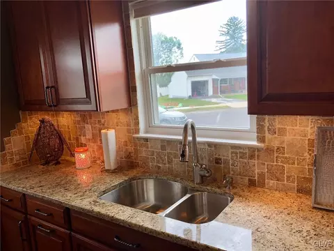 2001 Echo Cir, Bethlehem, PA 18018 photo 14