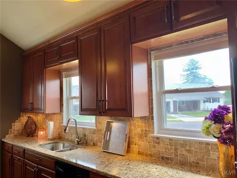 2001 Echo Cir, Bethlehem, PA 18018 photo 12