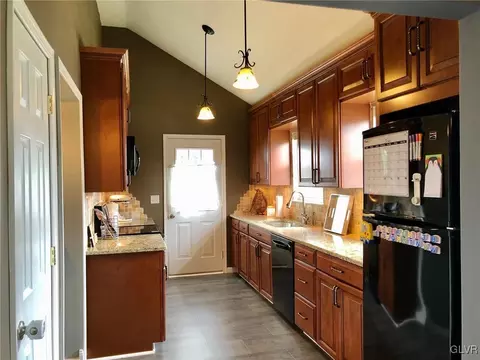 2001 Echo Cir, Bethlehem, PA 18018 photo 10