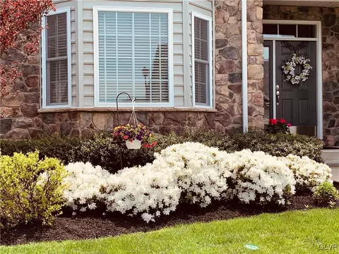 1029 Resolution Dr, Bethlehem, PA 18017 photo 2