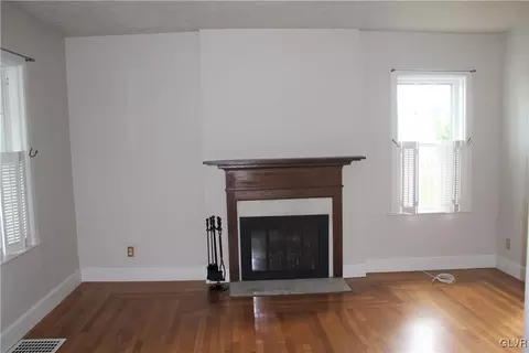 504 E North St, Bethlehem, PA 18018 photo 9