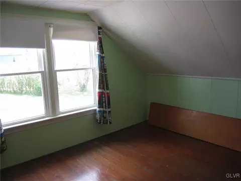 211 E Center St, Wind Gap, PA 18091 photo 16