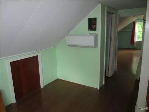 211 E Center St, Wind Gap, PA 18091 photo 15