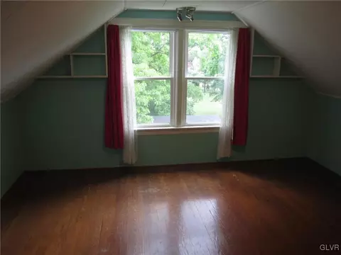 211 E Center St, Wind Gap, PA 18091 photo 14