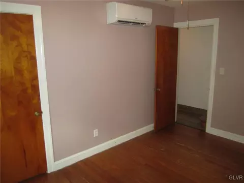 211 E Center St, Wind Gap, PA 18091 photo 10