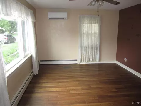 211 E Center St, Wind Gap, PA 18091 photo 7