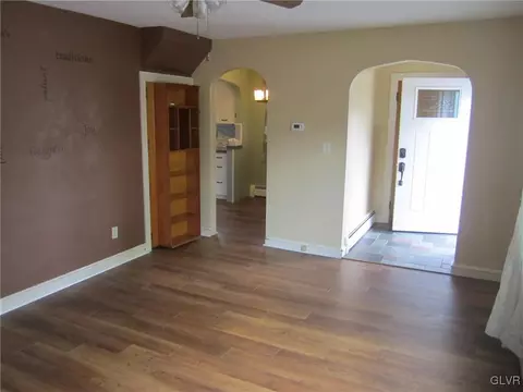 211 E Center St, Wind Gap, PA 18091 photo 5