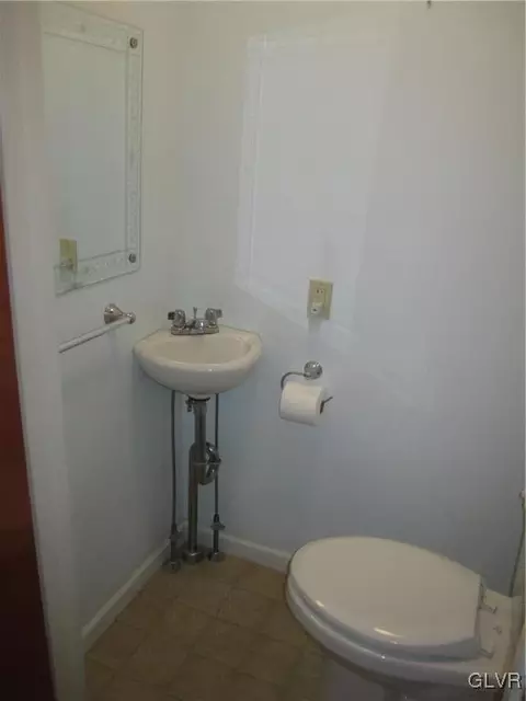 211 E Center St, Wind Gap, PA 18091 photo 13